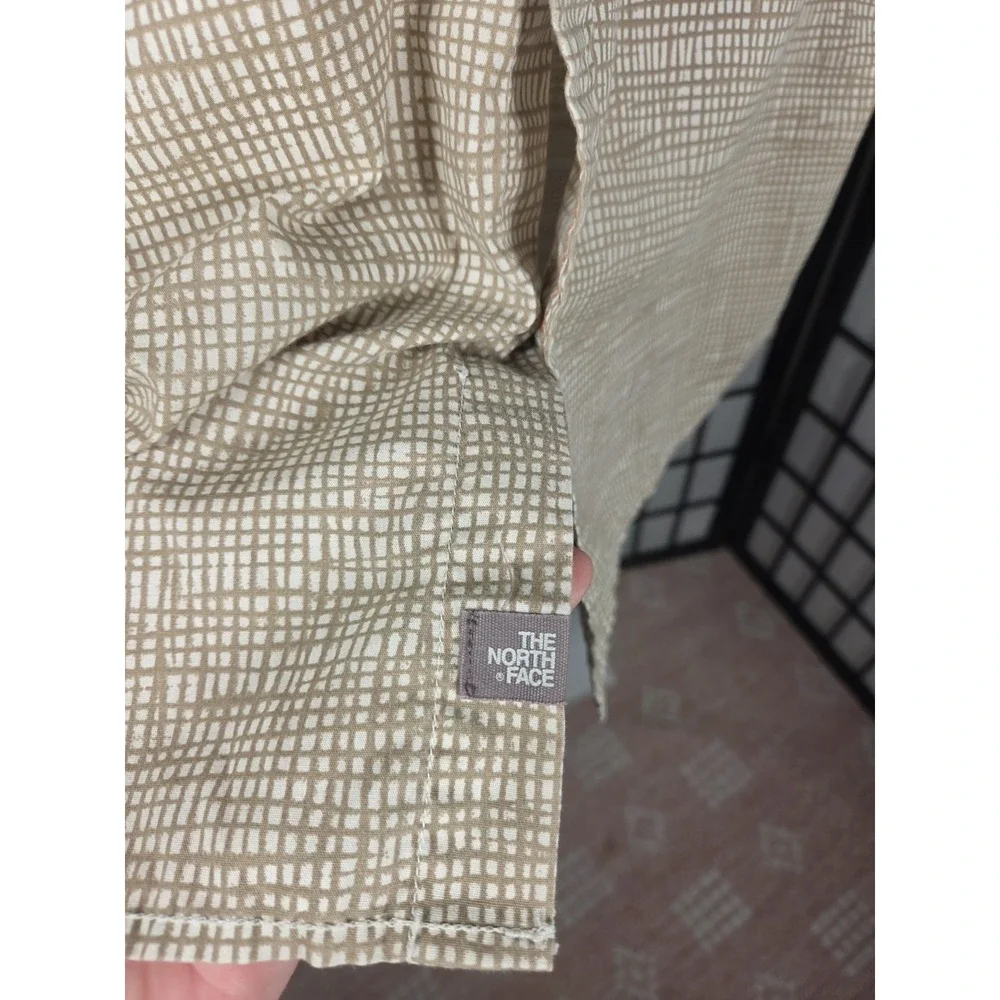 The North Face Shirt Mens Large SS Button‎ Up Tan Crosshatch Grid Pocket Hiking